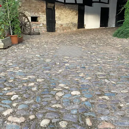 Burg Hausen هيمباخ