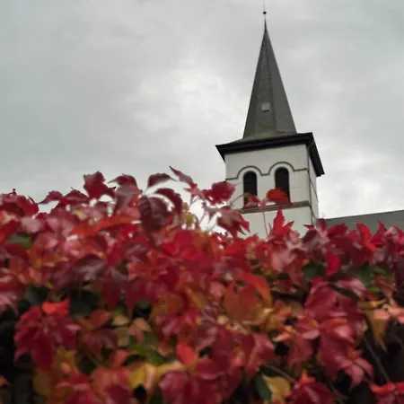 Burg Hausen هيمباخ